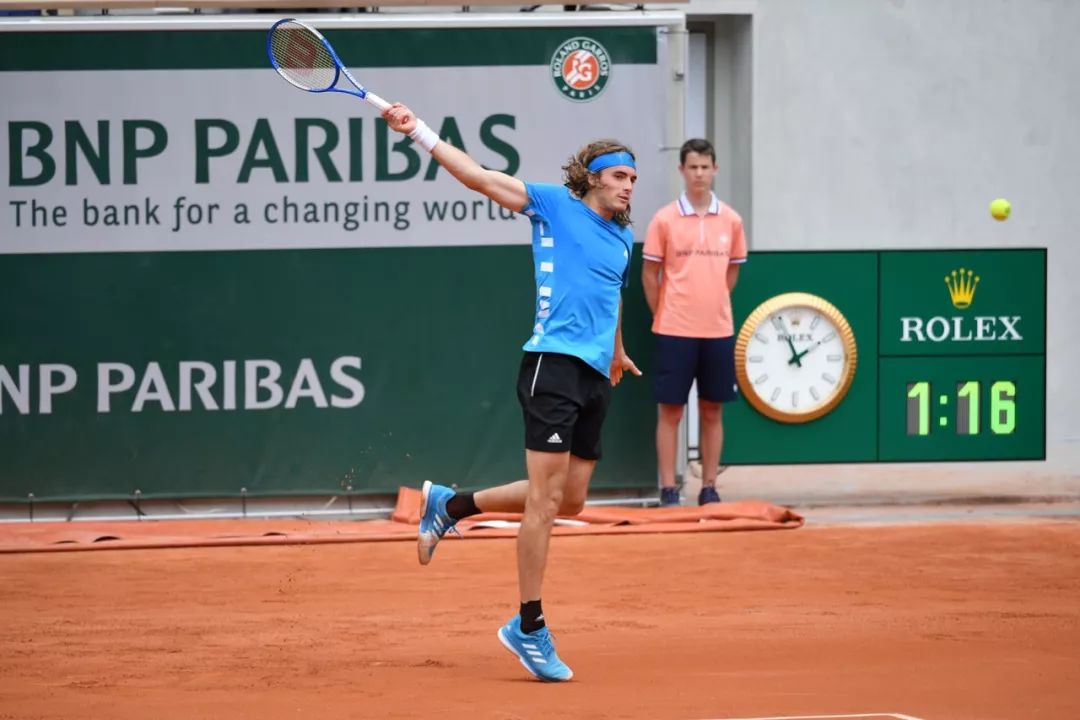 配合更加默 配合更加默